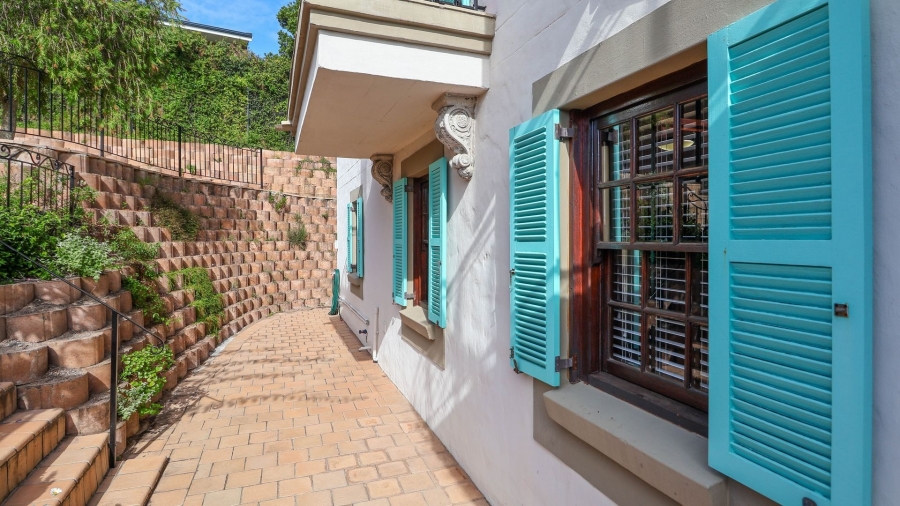 6 Bedroom Property for Sale in Kingfisher Creek Western Cape